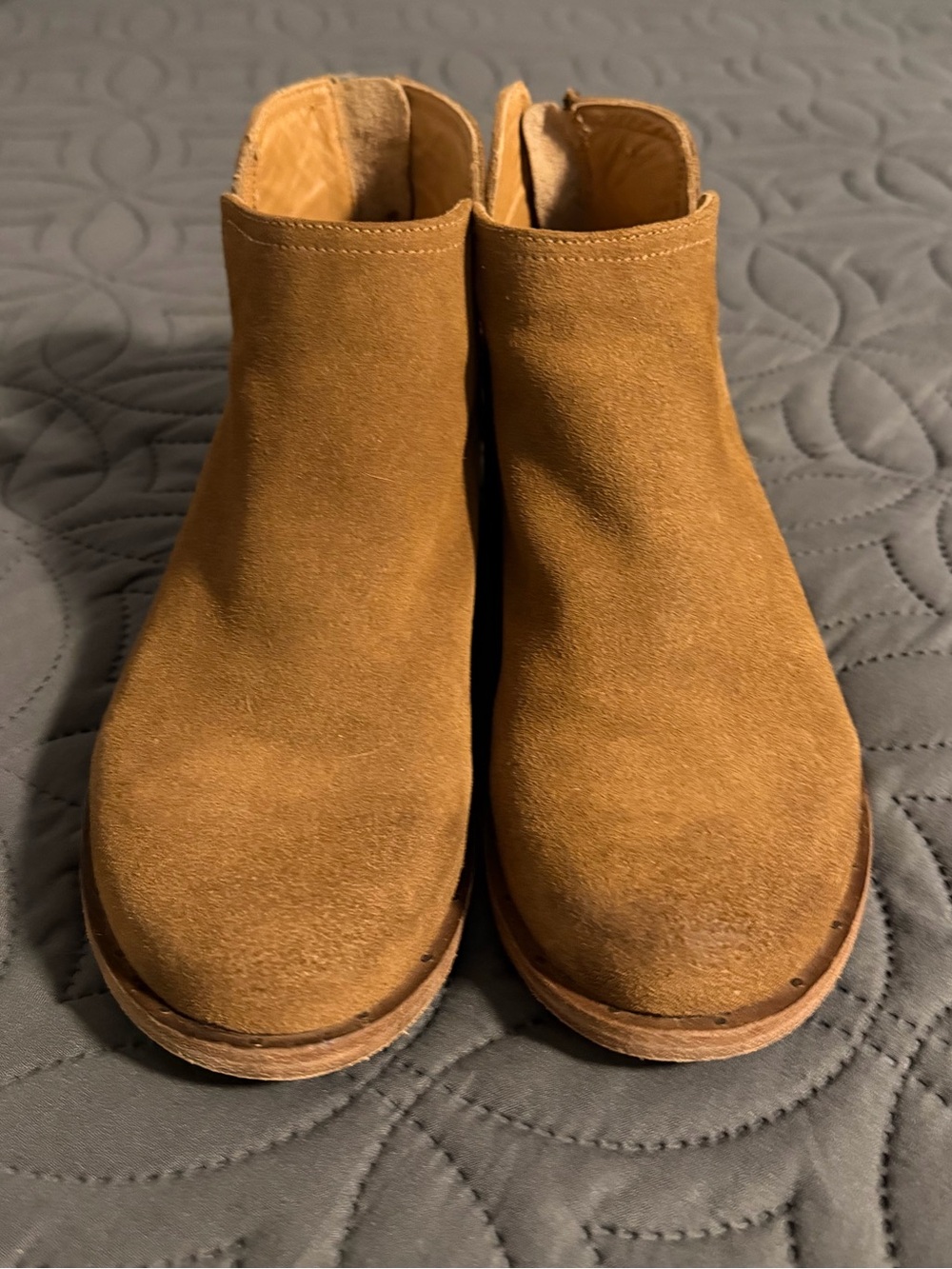 Beek: Falcon Suede Ankle Booties - Chestnut 9 EUC